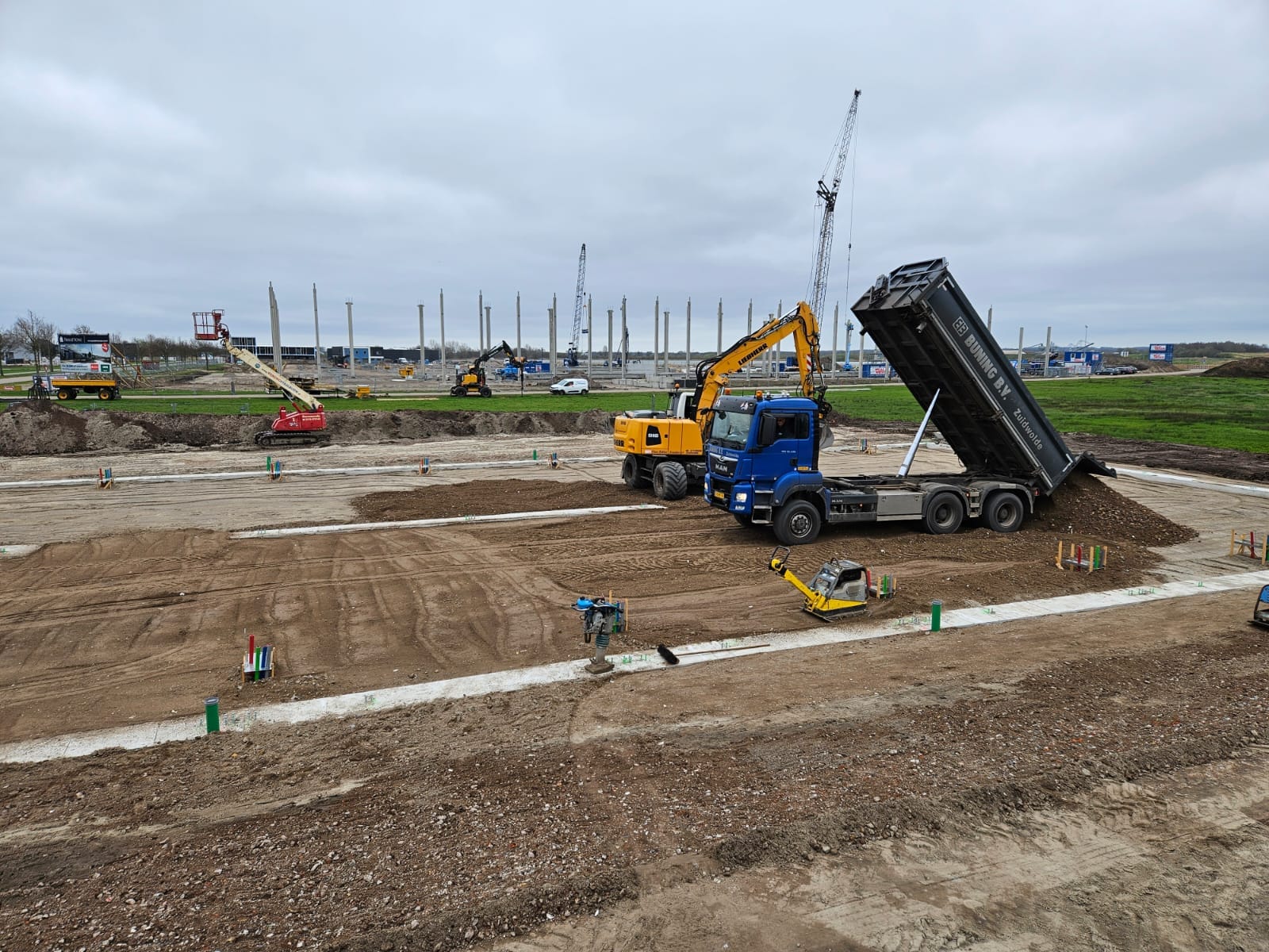 Aanleg terrein bedrijfspand Steenwijk